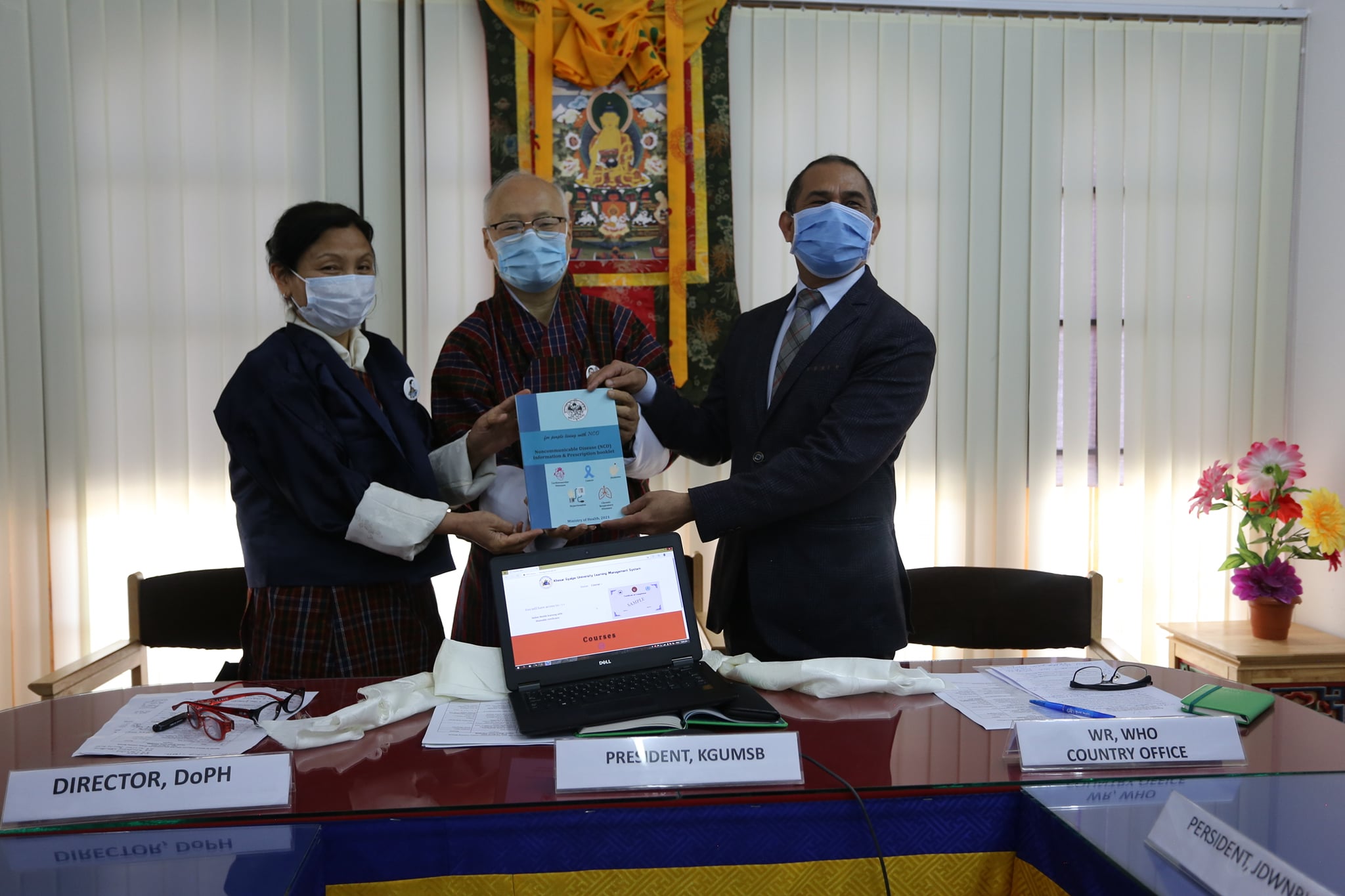 Launches an online course for the Health Workers