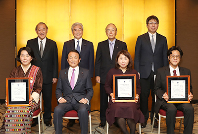 Recognizing Dr. Yoriko Nishizawa, Associate Professor for receiving the 17th Nakasone Yasuhiro Award (Incentive Award)